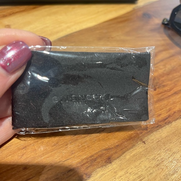 Givenchy Pierced sunglasses - Picture 6 of 7